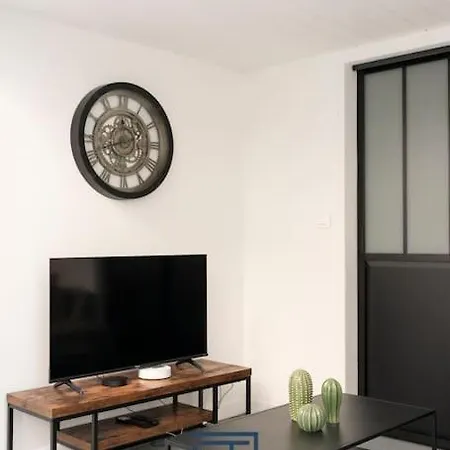 Pepiniere - Loft Renove Avec Parking *